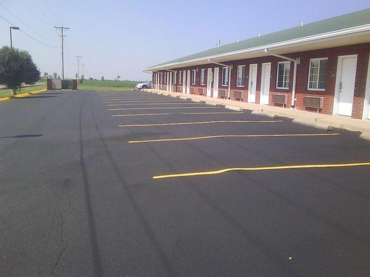 Deerfield Inn And Suites Steele Exterior photo